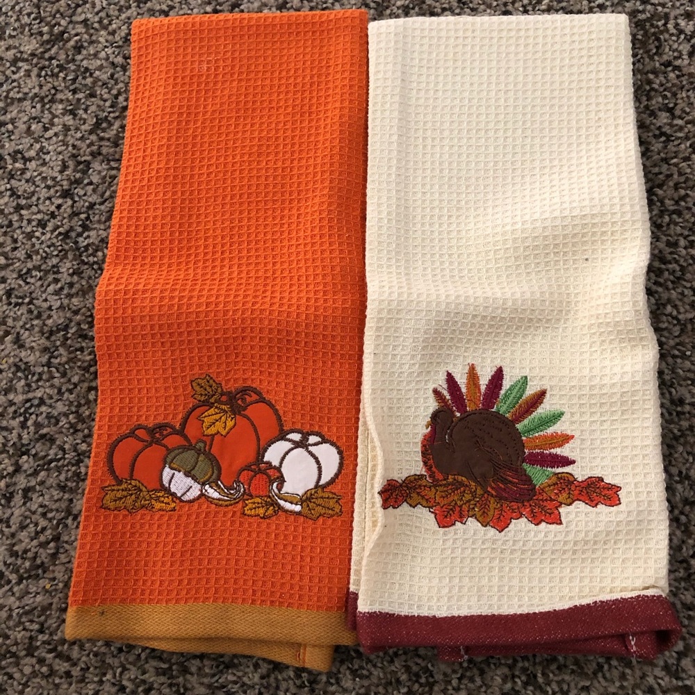 NWOT-2 100% Kitchen Towels Thanksgiving/Fall-Embr.